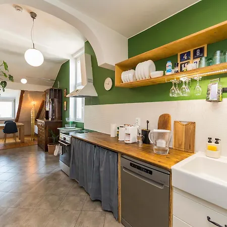 Cozy Family Loft At Women's Market
